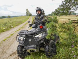 funkcjonariusze z Placówki Straży Granicznej w Węgorzewie quadem patrolują tereny przygraniczne funkcjonariusze z Placówki Straży Granicznej w Węgorzewie quadem patrolują tereny przygraniczne