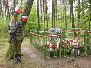funkcjonariusze W-MOSG oddali hołd poległym i pomordowanym strażnikom granicznym funkcjonariusze W-MOSG oddali hołd poległym i pomordowanym strażnikom granicznym