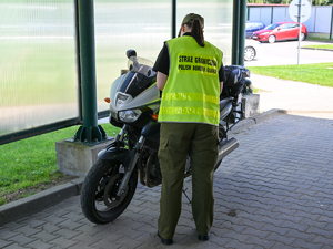 zatrzymany motocykl przez funkcjonariuszy z Placówki Straży Granicznej w Bezledach zatrzymany motocykl przez funkcjonariuszy z Placówki Straży Granicznej w Bezledach