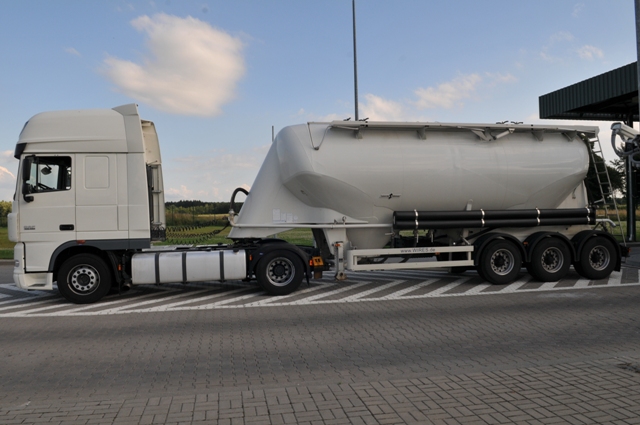 spitzer w grzechotkach