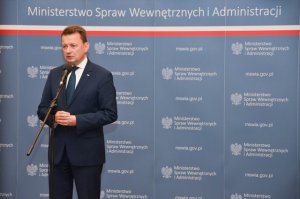 Minister SWiA Mariusz Błaszczak przemawia do odznaczonych 