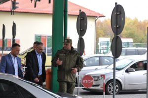 Wizyta Komendanta Głównego Straży Granicznej na przejściu w Grzechotkach 