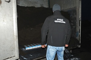 wozili pod torfem białoruskie papierosy 