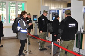 Funkcjonariusze z Frontexu z wizytą na drogowych przejściach granicznych 