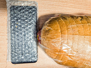 ujawniony smartfon w chlebie 
