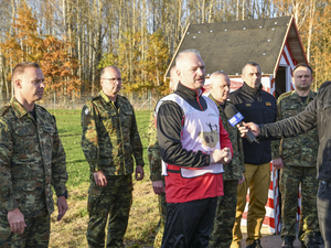 Komendant Oddziału, funkcjonariusze SG, Wojewoda Warmińsko-Mazurski i zaproszeni goście 