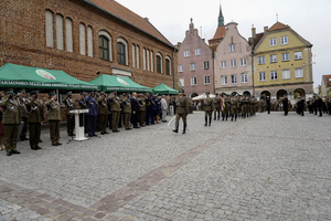 defilada funkcjonariuszy Warmińsko-Mazurskiego Oddziału Straży Granicznej w trakcie uroczystości defilada funkcjonariuszy Warmińsko-Mazurskiego Oddziału Straży Granicznej w trakcie uroczystości