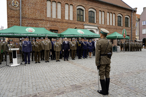 złożenie meldunku Komendantowi Warmińsko-Mazurskiego Oddziału Straży Granicznej o zakończeniu uroczystości złożenie meldunku Komendantowi Warmińsko-Mazurskiego Oddziału Straży Granicznej o zakończeniu uroczystości