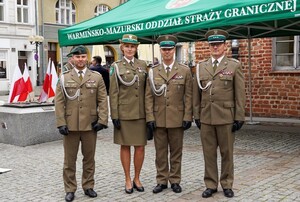 Komendant Warmińsko-Mazurskiego Oddziału Straży Granicznej płk SG Daniel Wojtaszkiewicz wraz z dyrektorami KGSG Komendant Warmińsko-Mazurskiego Oddziału Straży Granicznej płk SG Daniel Wojtaszkiewicz wraz z dyrektorami KGSG