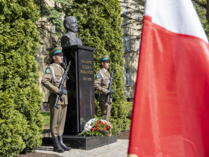 asysta honorowa pod pomnikiem gen. bryg. Stefana Pasławskiego asysta honorowa pod pomnikiem gen. bryg. Stefana Pasławskiego