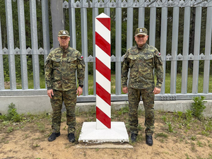Komendant Warmińsko-Mazurskiego Oddziału Straży Granicznej płk SG Daniel Wojtaszkiewicz wraz z Komendantem Podlaskiego Oddziału Straży Granicznej gen. bryg. SG Sławomirem Klekotką Komendant Warmińsko-Mazurskiego Oddziału Straży Granicznej płk SG Daniel Wojtaszkiewicz wraz z Komendantem Podlaskiego Oddziału Straży Granicznej gen. bryg. SG Sławomirem Klekotką