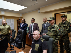 Inspektorzy Pracy na drogowym przejściu granicznym w Bezledach Inspektorzy Pracy na drogowym przejściu granicznym w Bezledach