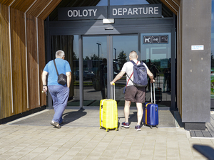 pasażerowie na lotnisku Olsztyn-Mazury pasażerowie na lotnisku Olsztyn-Mazury