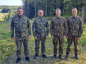 Komendant Placówki Straży Granicznej w Górowie Iławeckim mjr SG Marcin Hartwig i Komendant Placówki Straży Granicznej w Bezledach ppłk SG Piotr Dąbrowski z funkcjonariuszami łotewskiej służby granicznej Komendant Placówki Straży Granicznej w Górowie Iławeckim mjr SG Marcin Hartwig i Komendant Placówki Straży Granicznej w Bezledach ppłk SG Piotr Dąbrowski z funkcjonariuszami łotewskiej służby granicznej