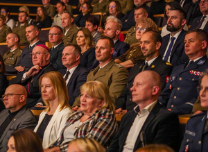 publiczność w trakcie koncertu publiczność w trakcie koncertu