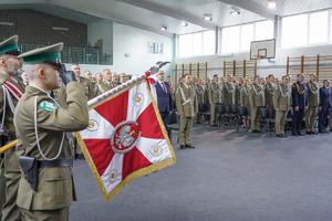Poczet sztandarowy Warmińsko-Mazurskiego Oddziału Straży Granicznej podczas uroczystości Poczet sztandarowy Warmińsko-Mazurskiego Oddziału Straży Granicznej podczas uroczystości