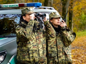 patrol funkcjonariuszy Straży Granicznej podczas obserwacji patrol funkcjonariuszy Straży Granicznej podczas obserwacji