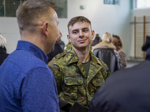 funkcjonariusz Straży Granicznej z bliskimi funkcjonariusz Straży Granicznej z bliskimi