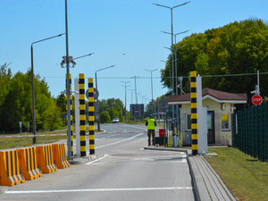 funkcjonariusz Straży Granicznej na przejściu granicznym funkcjonariusz Straży Granicznej na przejściu granicznym