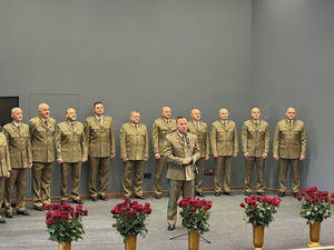 Komendant Warmińsko-Mazurskiego Oddziału Straży Granicznej gen. bryg. SG Daniel Wojtaszkiewicz składa Paniom życzenia z okazji Dnia Kobiet 