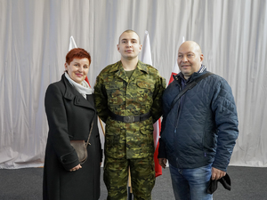 funkcjonariusz Straży Granicznej z bliskimi funkcjonariusz Straży Granicznej z bliskimi