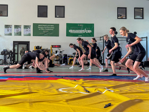uczniowie z Liceum Ogólnokształcącego o profilu mundurowym ćwiczyła techniki interwencji z funkcjonariuszami Straży Granicznej uczniowie z Liceum Ogólnokształcącego o profilu mundurowym ćwiczyła techniki interwencji z funkcjonariuszami Straży Granicznej