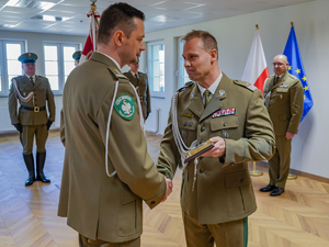 pożegnanie oficera Straży Granicznej z mundurem pożegnanie oficera Straży Granicznej z mundurem