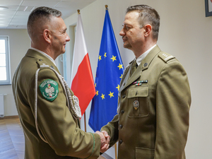 pożegnanie oficera Straży Granicznej z mundurem pożegnanie oficera Straży Granicznej z mundurem