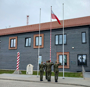 podniesienie flagi państwowej w Placówce Straży Granicznej w Barcianach podniesienie flagi państwowej w Placówce Straży Granicznej w Barcianach