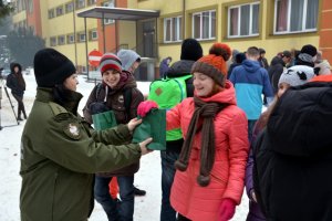 Upominki wręczane dzieciom i młodzieży z Mariupola 